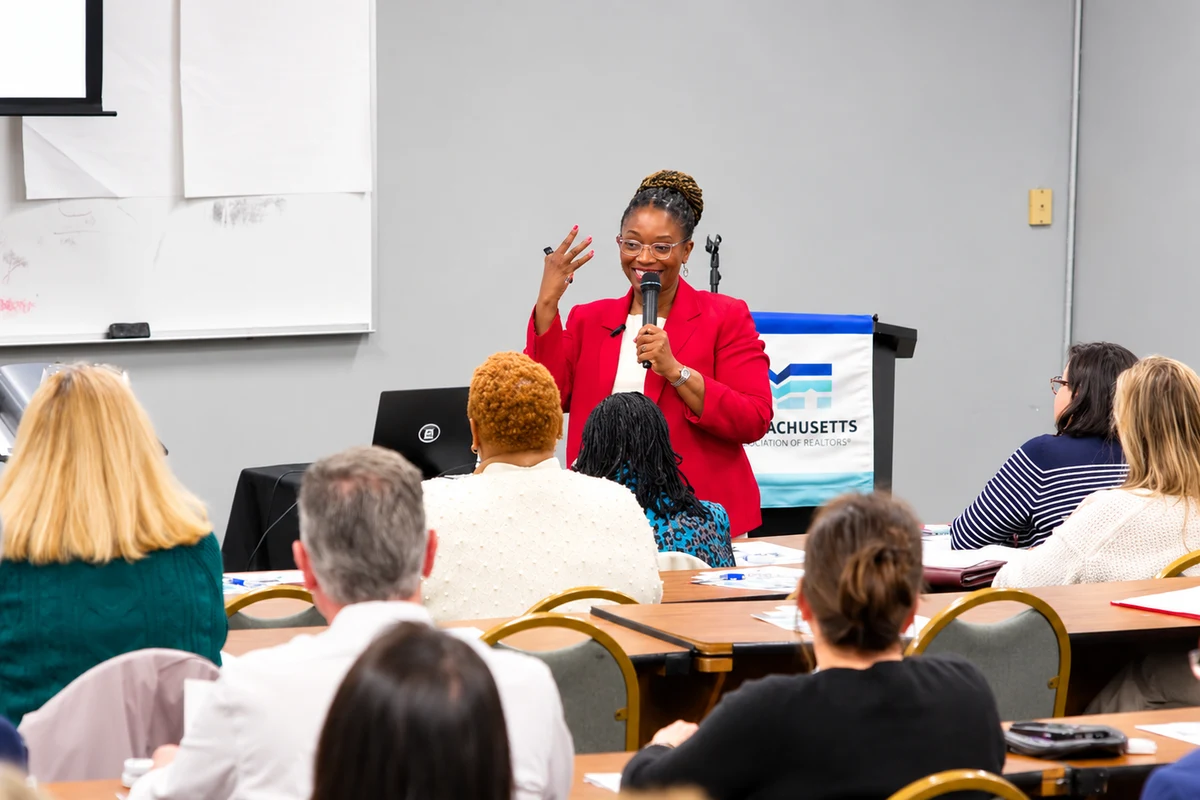 Dorothy leading a leadership workshop for the Massachusetts Association of REALTORS